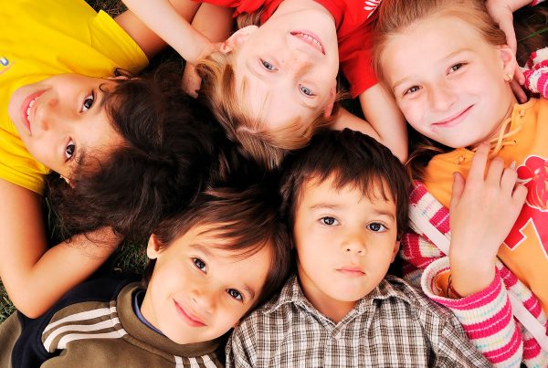 Guia para Escolher: Educação Integral no Contraturno Escolar